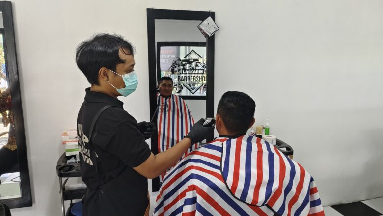 Barbershop Laskarin Resmi Beroperasi, Kalapas Lakukan Cukur Perdana