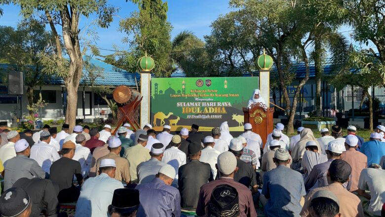 Ratusan Warga Binaan Ikuti Salat Idul Adha 1446 H di Lapas Narkotika Karang Intan