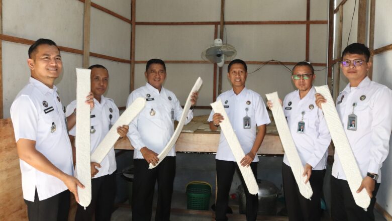 Kalapas Narkotika Karang Intan Tinjau Produksi Tempe oleh WBP, Dorong Kemandirian Lewat Ketahanan Pangan