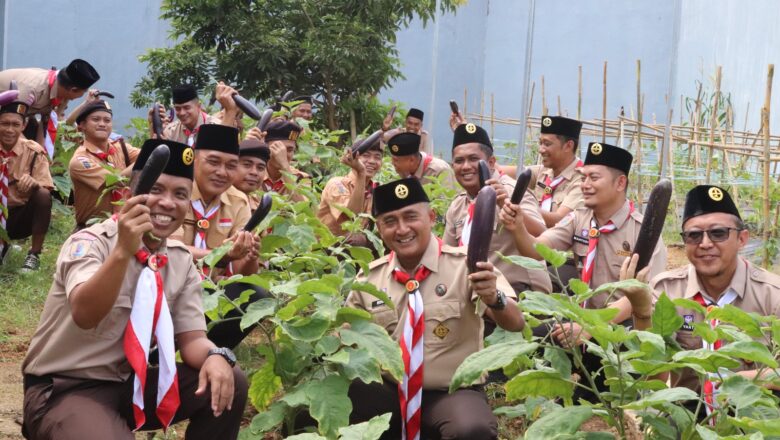 Lapas Narkotika Karang Intan Panen Terong, Wujudkan Kemandirian Pangan Lewat Partisipasi Pramuka WBP
