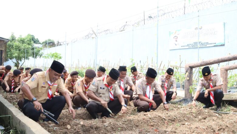 Perluas Lahan Produktif, Lapas Narkotika Karang Intan Tanam Bibit Melon Golden di WAE 2