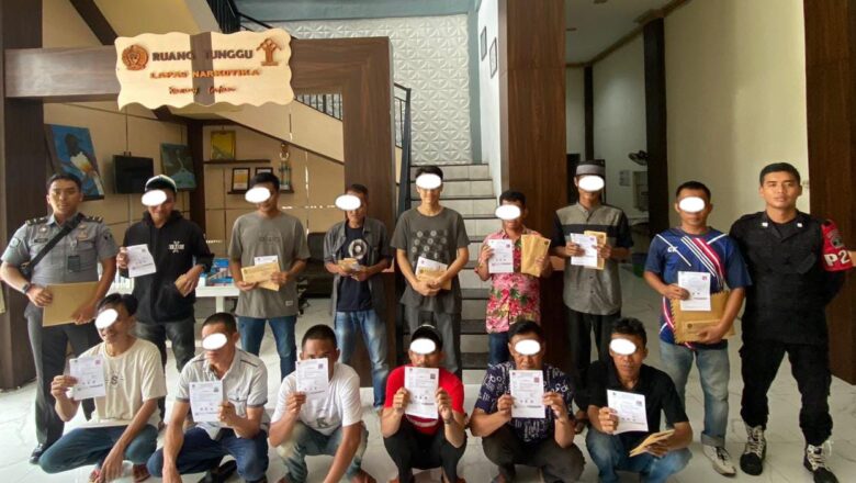 Wujud Nyata Sistem Pemasyarakatan, 13 WBP Lapas Narkotika Karang Intan Diberi Kesempatan Kembali ke Masyarakat