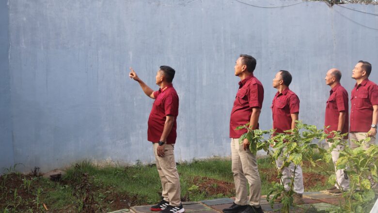 Kalapas Narkotika Karang Intan Kontrol Langsung Tembok Keliling dan Branggang SAE, Pastikan Keamanan dan Kesiapsiagaan Petugas