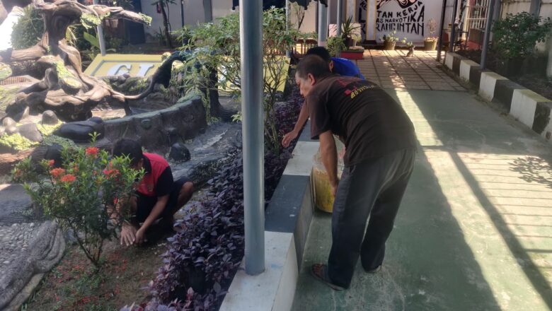 Warga Binaan Lapas Narkotika Karang Intan Laksanakan Perawatan Taman Giatja, Latih Kepedulian dan Keterampilan Lingkungan