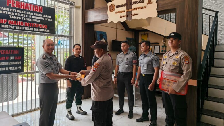 Serah Terima Borgol, Lapas Narkotika Karang Intan Perkuat Sinergi Pengamanan Bersama Polres Banjar