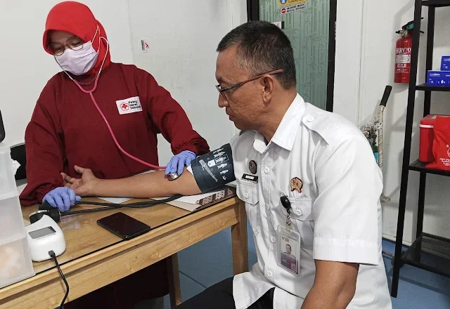 Setetes Darah untuk Kemanusiaan: IMIPAS Peduli Lapas Narkotika Karang Intan Gelar Donor Darah di PMI Banjar