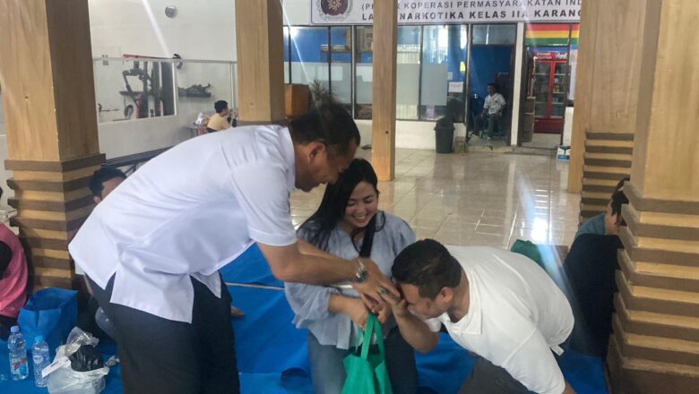 Sentuhan Kepedulian: Lapas Narkotika Karang Intan Salurkan Bansos untuk Keluarga Warga Binaan