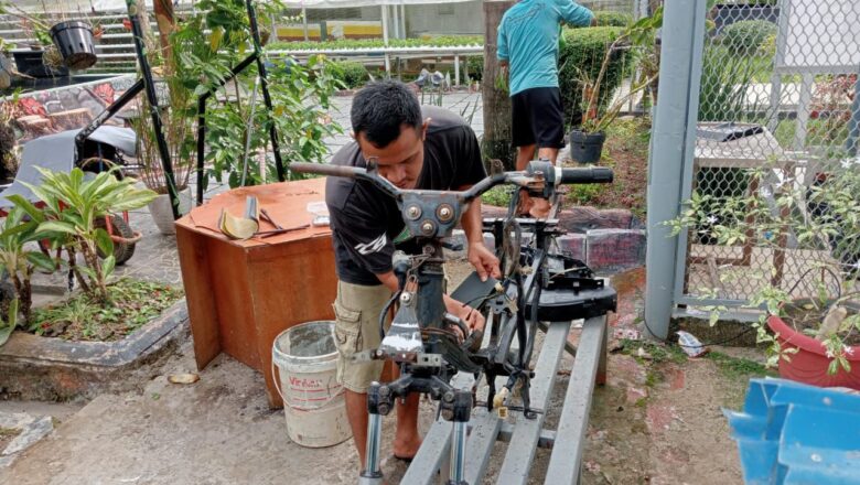 Lapas Narkotika Karang Intan Hadirkan Keterampilan Baru: WBP Dilatih Body Repair Sepeda Motor