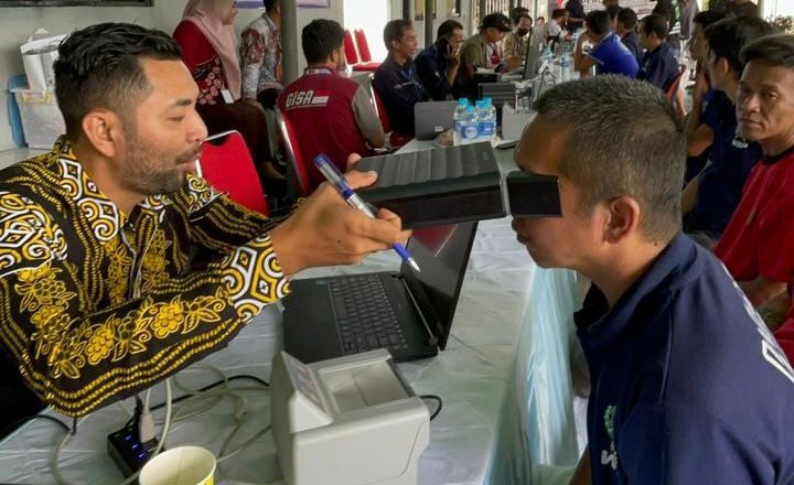 Antusiasme Memuncak: Ratusan Warga Binaan Padati Hari Kedua Perekaman E-KTP di Lapas Narkotika Karang Intan