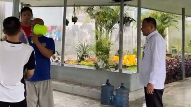 Tingkatkan Kenyamanan Warga Binaan, Kalapas Narkotika Karang Intan Cek Blok Hunian dan Salurkan Gayung Kebersihan